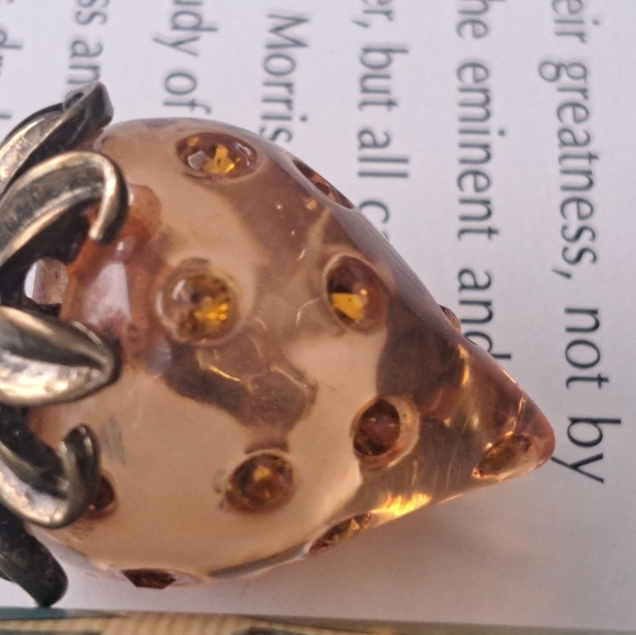 Kenneth Jay Lane lucite strawberry unmarked - Picture 4 of 7